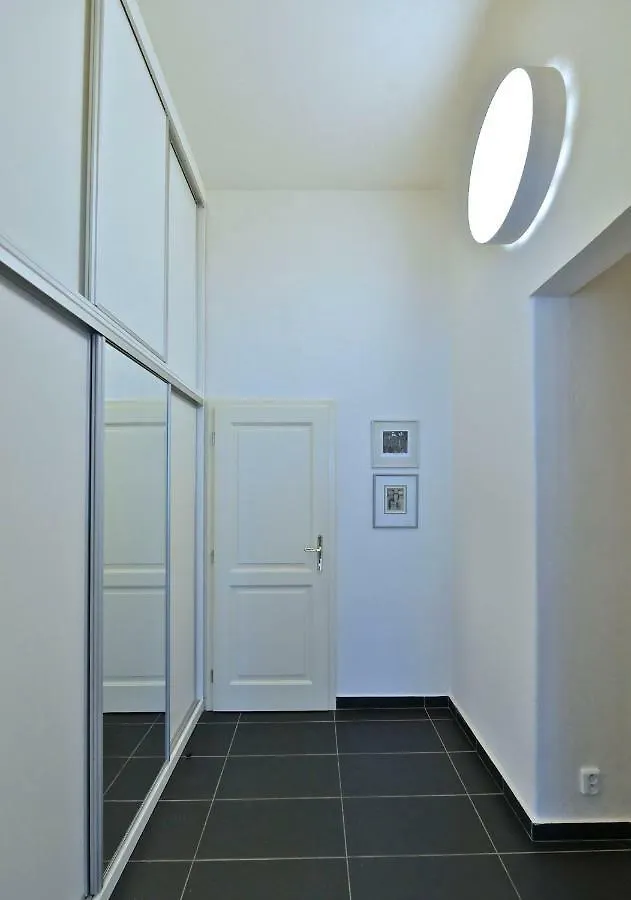 Kafka'S Head Apartment Prague 0*,