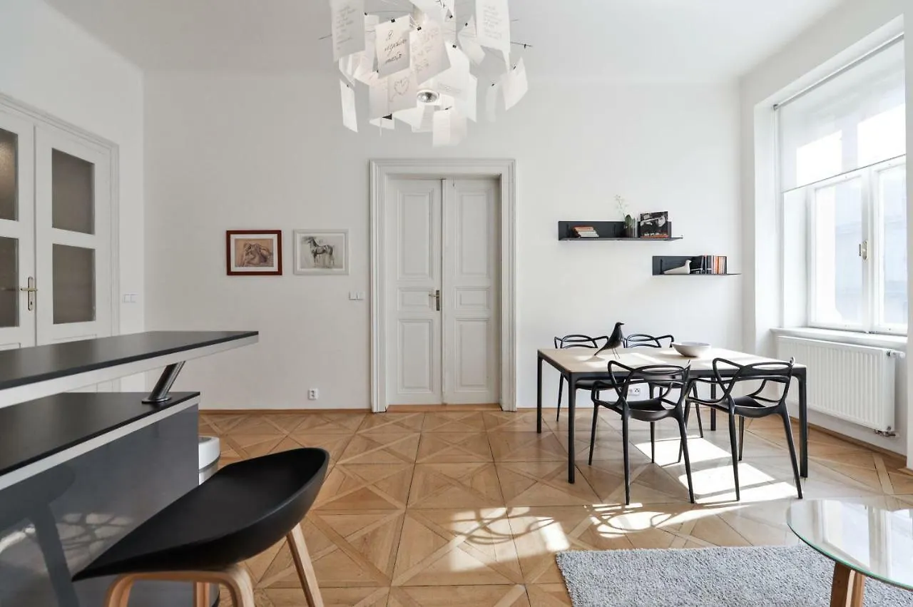 Kafka'S Head Apartment Prague