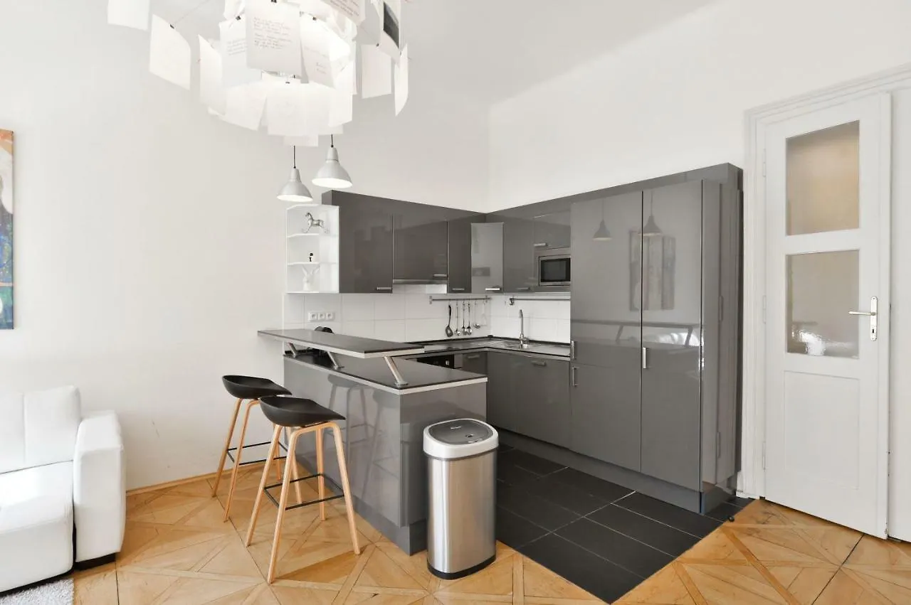Kafka'S Head Apartment براغ