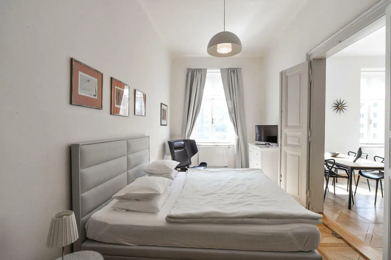 Kafka'S Head Apartment براغ جمهورية التشيك