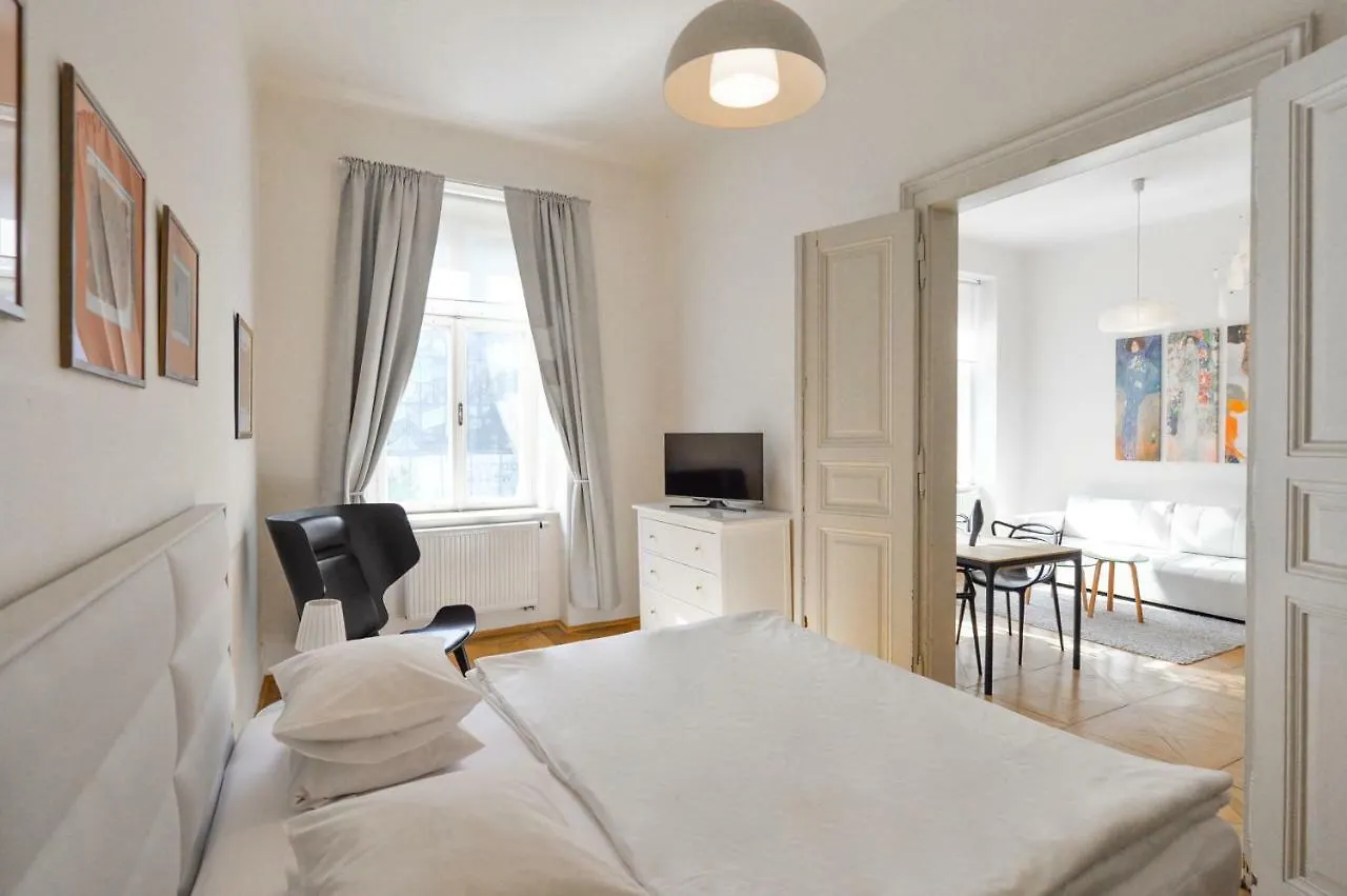 Kafka'S Head Apartment براغ