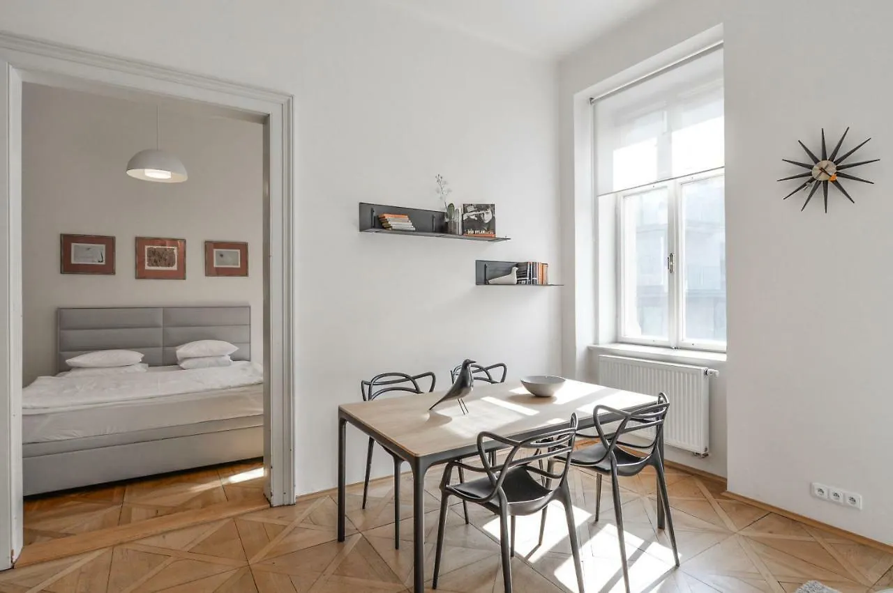 Kafka'S Head Apartment براغ جمهورية التشيك